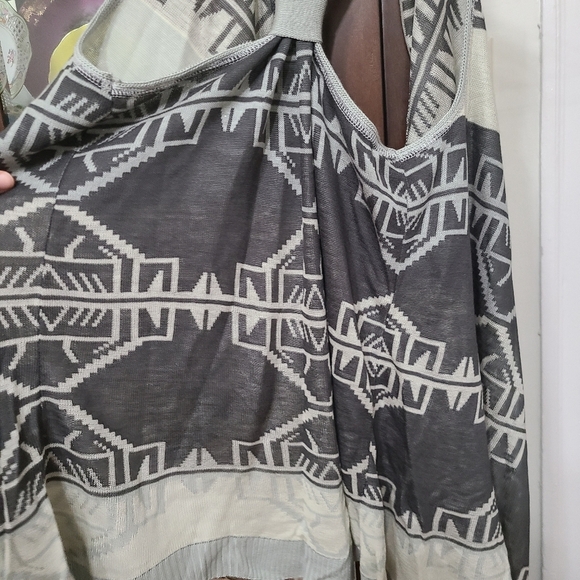 NWOT Tribal Print Shark Bite Vest Size Xsmall - Picture 7 of 8